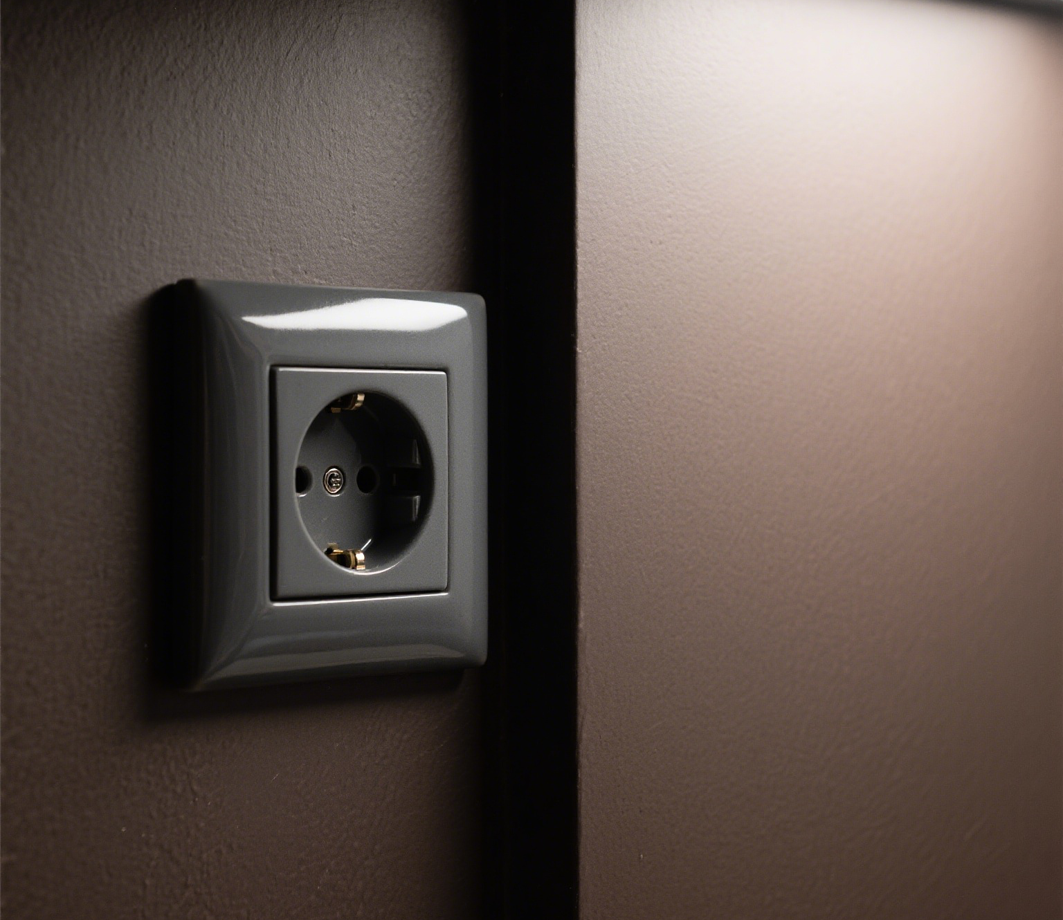 Sortie &eacute;lectrique d&eacute;corative sur le mur