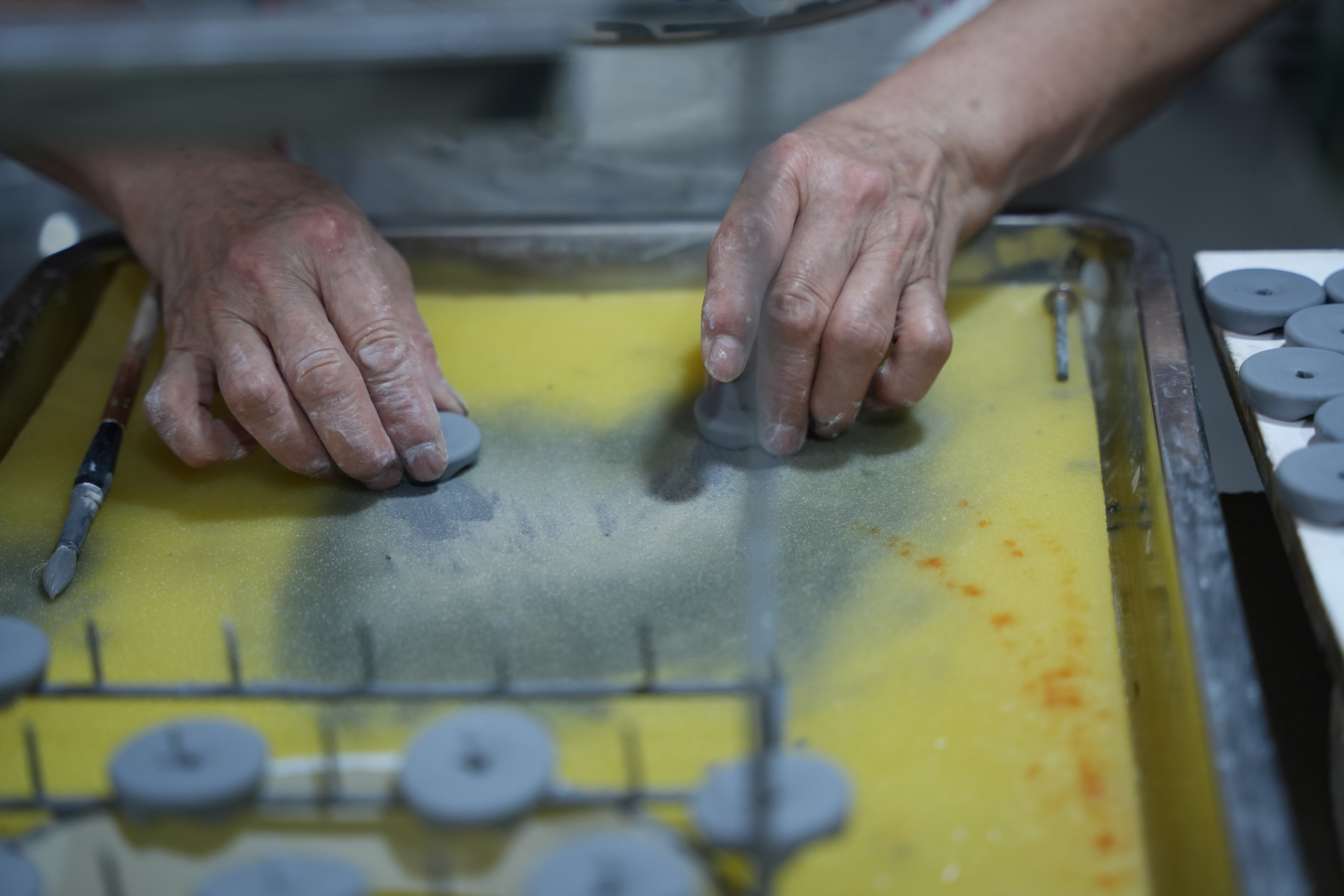 prise murale en porcelaine